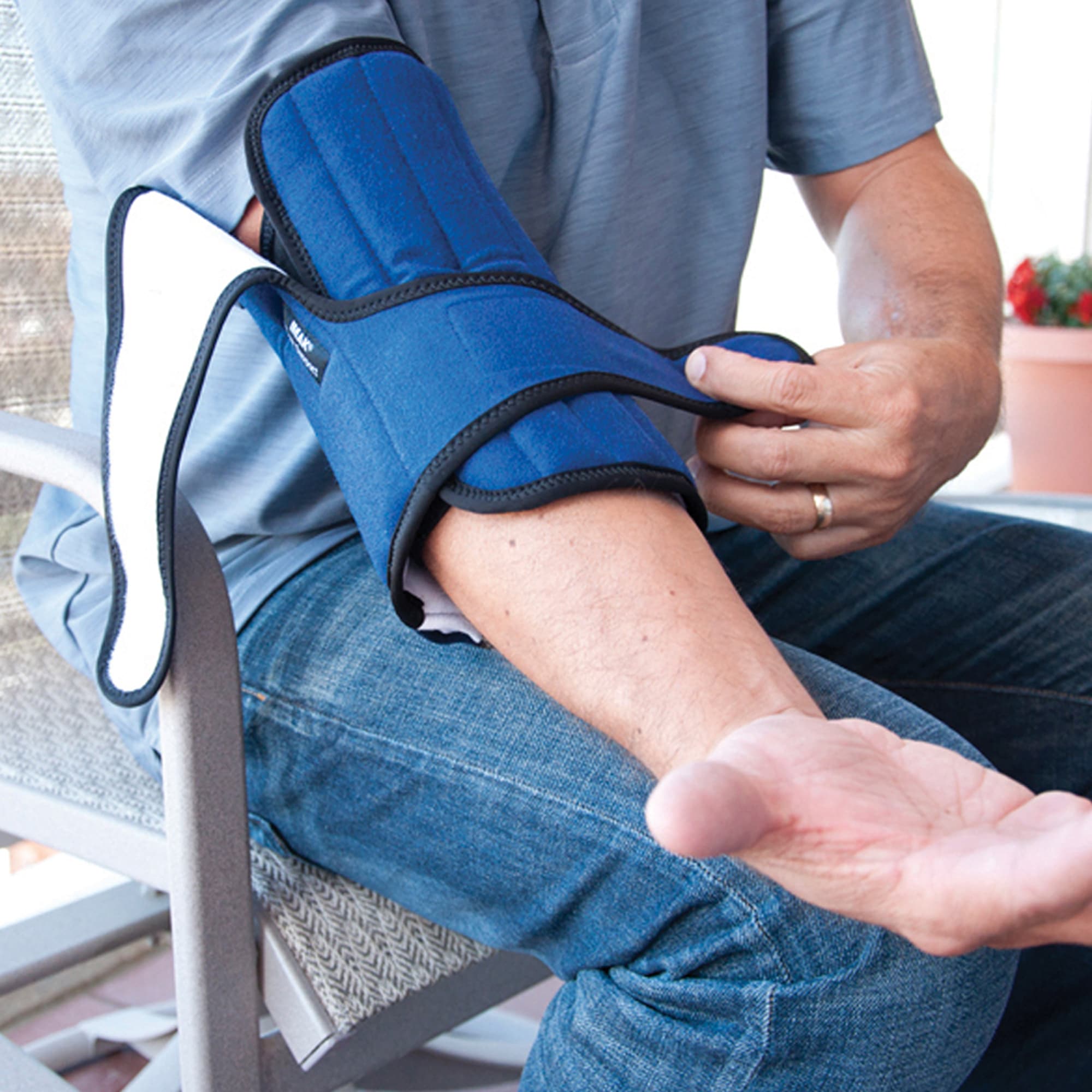 IMAK Elbow Support1