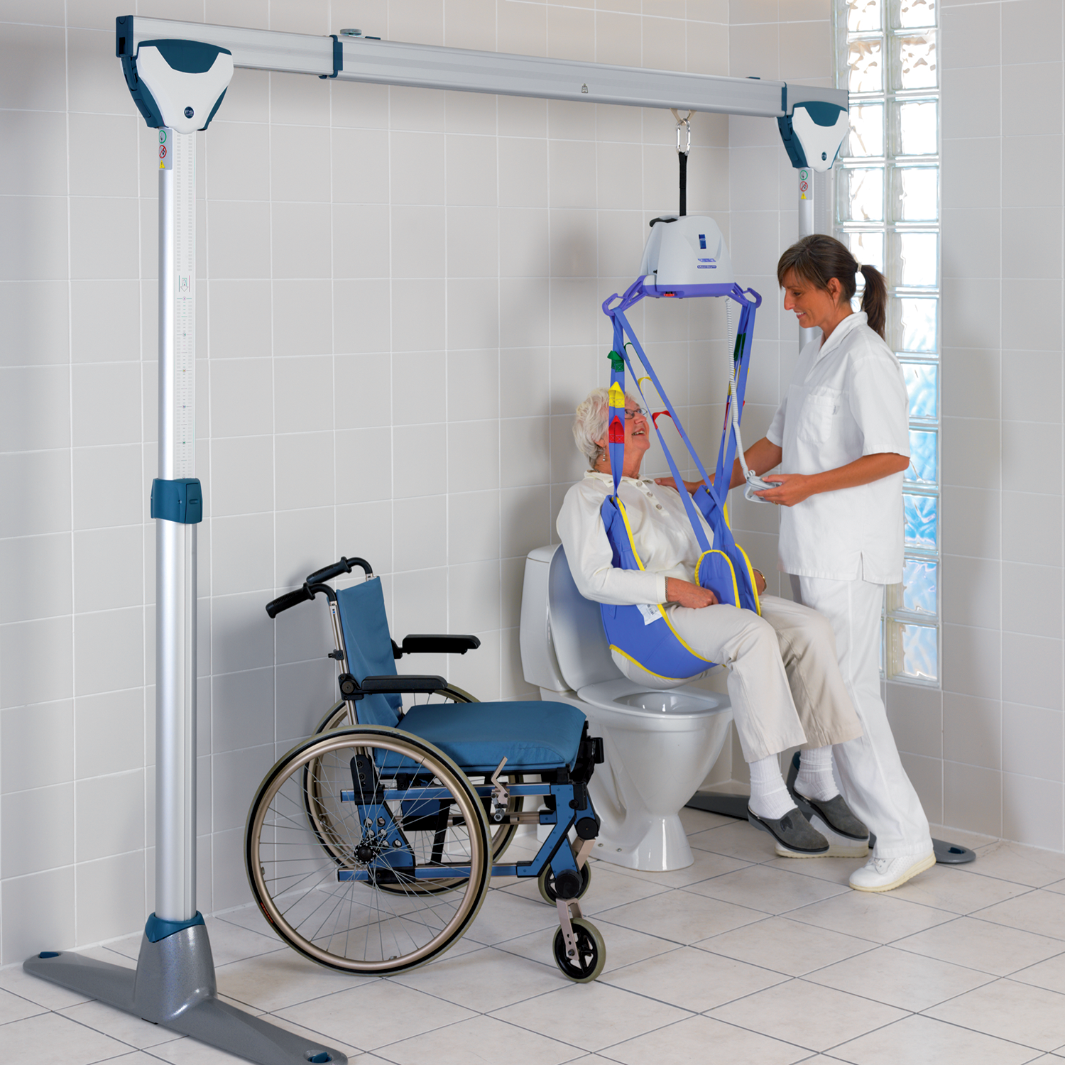 Arjo-Maxi-Sky-440-Lifestyle