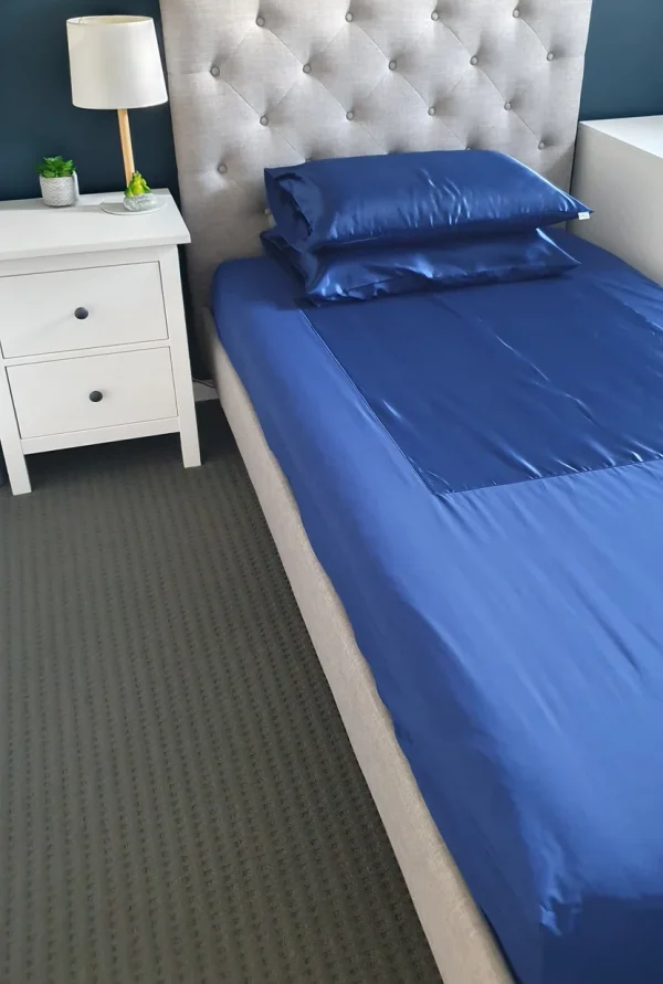use.8_1 Wonder Plus Single Fitted Sheet 35cm depth in blue with satin mobility panel